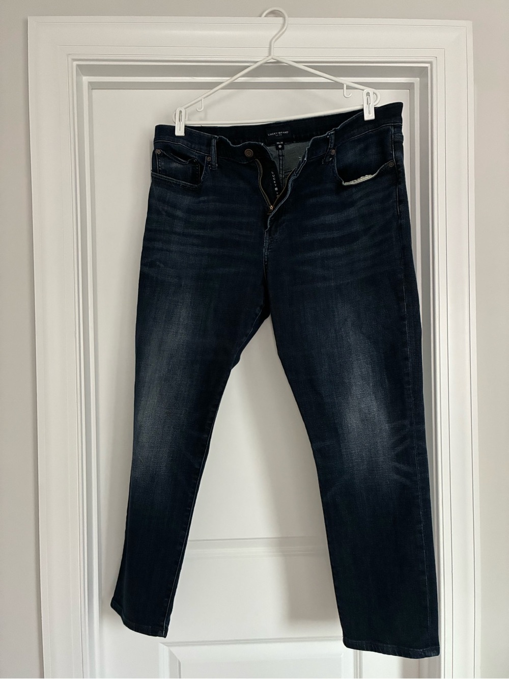 Lucky Brand Dark Blue 410 Athletic Straight Denim Jeans